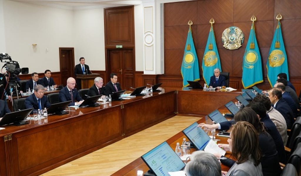 "КӨРЕМІЗ ОНЫҢ БӘРІН": ПРЕЗИДЕНТ АМАНДЫҚ БАТАЛОВТЫҢ ЕСЕБІН ТЫҢДАДЫ