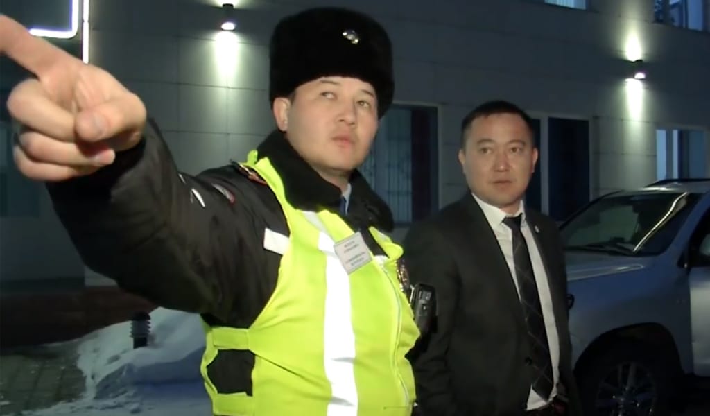 "ҚҰЖАТ ЖОҚ МЕНДЕ": ӘКІМДІК ҚЫЗМЕТКЕРЛЕРІ ЖОЛ ЕРЕЖЕСІНЕ БАҒЫНБАЙ МА?