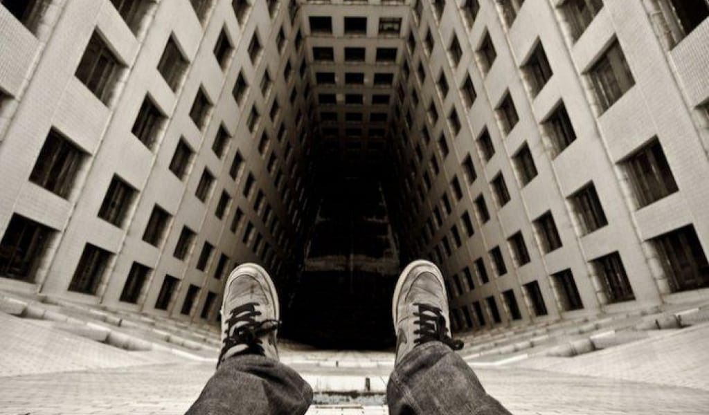 ТАЛДЫҚОРҒАН: СТУДЕНТ ҚЫЗ КОЛЛЕДЖДІҢ ҮШІНШІ ҚАБАТЫНАН ҚҰЛАП, ҚАЗА ТАПТЫ