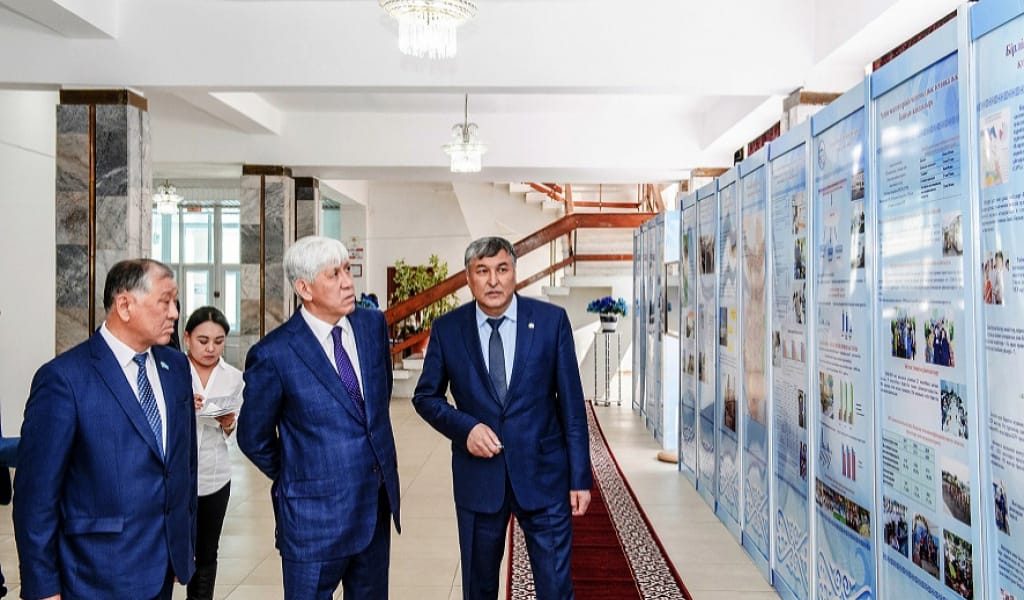 "СУ БАСУ ҚАУПІ БАР": АМАНДЫҚ БАТАЛОВ АУЫЛДЫ АЛАҢДАТҚАН ЖАЙТҚА ЖАУАП БЕРДІ