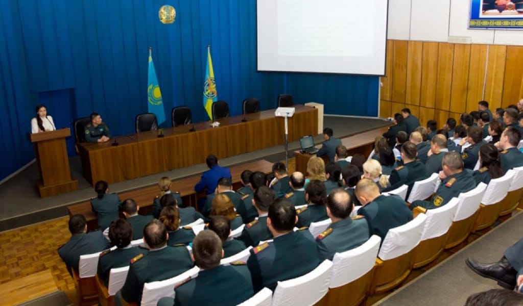 "АУАМЕН ТАРАЙДЫ": ӘСКЕРИЛЕРГЕ КОРОНАВИРУСТАН САҚТАНУ ШАРАЛАРЫ ТҮСІНДІРІЛДІ