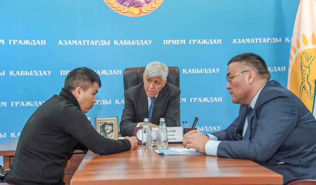 ӘКІМ ЕСЕБІ: АМАНДЫҚ БАТАЛОВ ТАЛҒАР АУДАНЫНЫҢ ТҰРҒЫНДАРЫН ҚАБЫЛДАДЫ