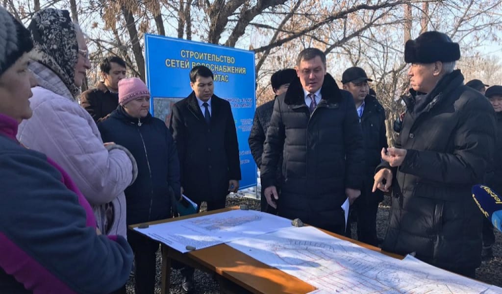 "БЕЙІТ ЖОҚ": АМАНДЫҚ БАТАЛОВ САЯЖАЙ ТҰРҒЫНДАРЫНЫҢ ТАЛАП-ТІЛЕГІН ТЫҢДАДЫ