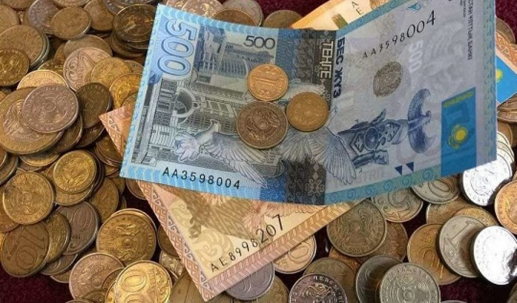 "200 МЫҢ ТЕҢГЕДЕН АСАДЫ": ҚАЗАҚСТАНДАҒЫ ОРТАША АЙЛЫҚ БЕЛГІЛІ БОЛДЫ