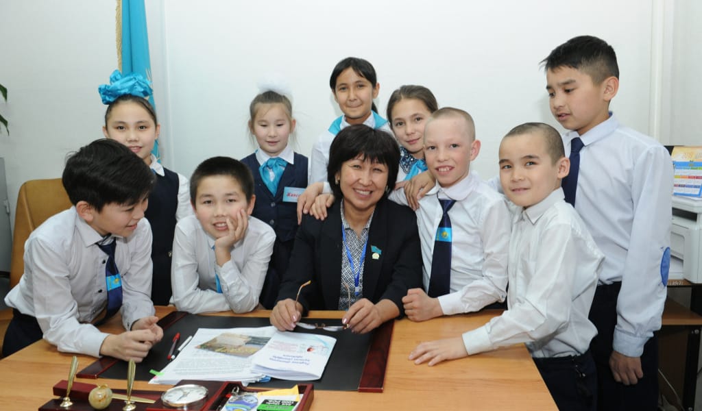 "ИНТЕРНАТТА ТҰРАМЫЗ": ОҚУШЫЛАР МОНШАСЫ БАР МЕКТЕПТІ МАҚТАН ТҰТАДЫ