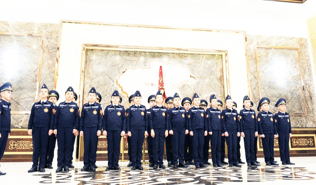 ОҚУШЫЛАРДАН ҚҰРАЛҒАН ӨРТ СӨНДІРУШІЛЕР ӘКІММЕН КЕЗДЕСТІ