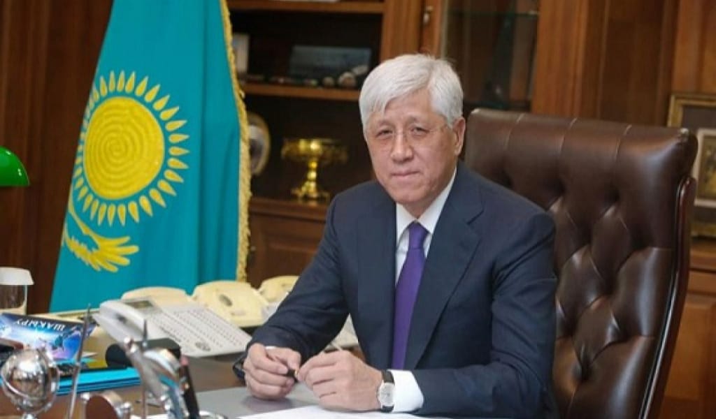 АМАНДЫҚ БАТАЛОВ: "БІРДЕ-БІР БЛОГЕР МЕНІҢ АБЫРОЙЫМДЫ ТҮСІРЕ АЛМАЙДЫ"