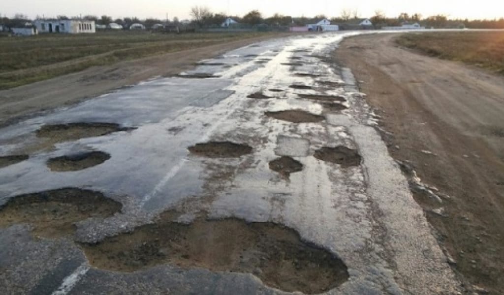 "ЖАҒДАЙЫМЫЗДЫ БІЛМЕЙДІ": САЯЖАЙ ТҰРҒЫНДАРЫ АУДАНДЫҚ ӘКІМДІККЕ ӨКПЕЛІ
