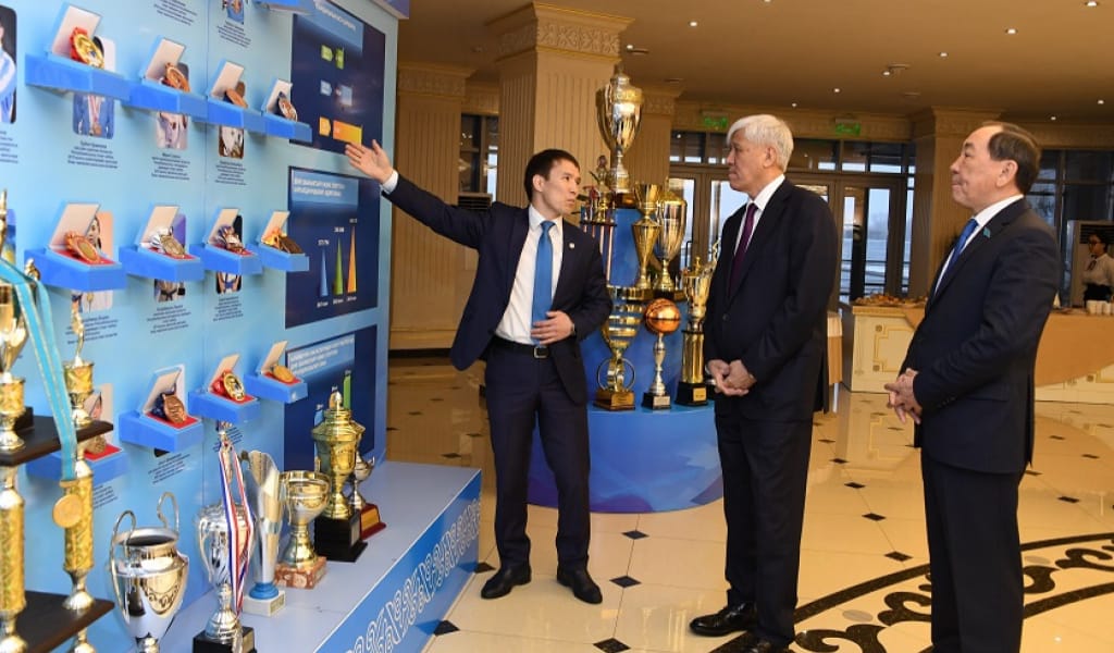 АМАНДЫҚ БАТАЛОВ СПОРТ САЛАСЫНЫҢ ҮЗДІКТЕРІН МАРАПАТТАДЫ