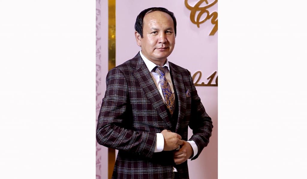 АҚЫН: "ҰЛЫ ДАЛА ДИПЛОМЫ БАР МЕНДЕ, ҚЫРДА ЖҮРІП ҚОЙ БАҒАТЫН, АТ МІНІП!"