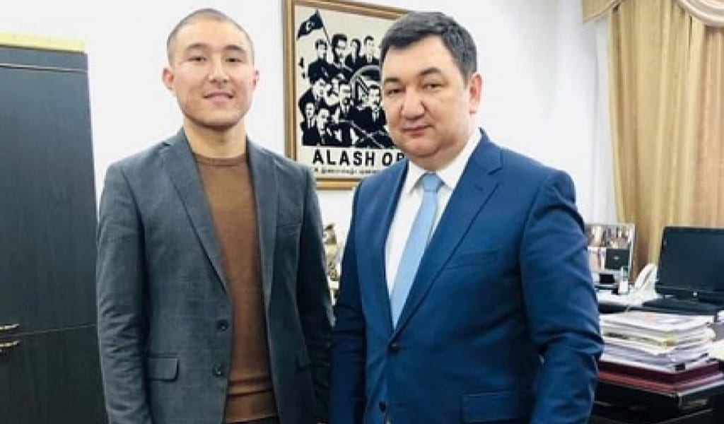 ҚҰТТЫҚТАЙМЫЗ: "ЖЕТІСУДЫҢ" ЖАС ТІЛШІСІ "ЕГЕМЕН ҚАЗАҚСТАНҒА" АУЫСТЫ