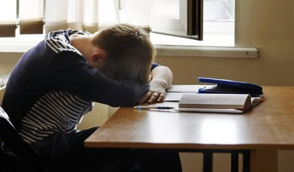 "ІШІМНЕН ТЕПТІ": ҚЫСЫМ КӨРГЕН ОҚУШЫ ЕКІ ЖЫЛДАН БЕРІ САБАҚҚА БАРМАҒАН