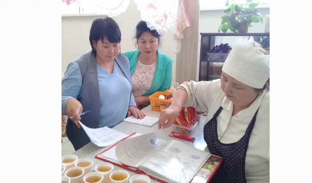 АУЫЛДАҒЫ ОҚУШЫЛАРДЫҢ ТЕГІН ТАМАҚТАНУ ЖАЙЫ ТЕКСЕРІЛДІ