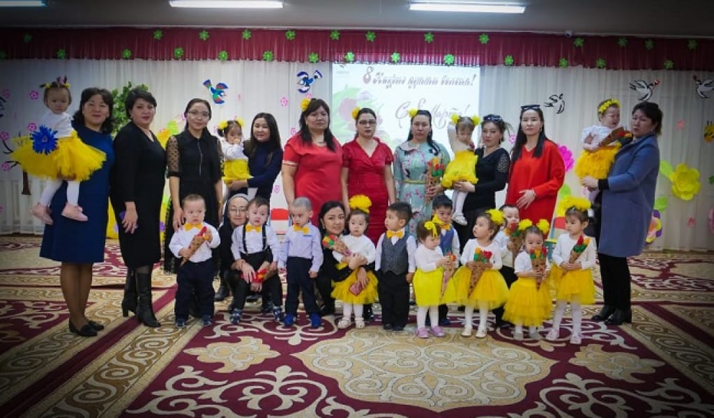 "АТА-АНАЛАР РИЗА": БАЛАБАҚША БҮЛДІРШІНДЕРІ МЕРЕКЕЛІК КӨҢІЛ-КҮЙ СЫЙЛАДЫ