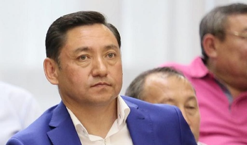 БАУЫРЖАН ОСПАНОВ АУЫЛДАҒЫ КӘСІПОРНЫН БЕТПЕРДЕ ТІГУГЕ КӨШІРДІ