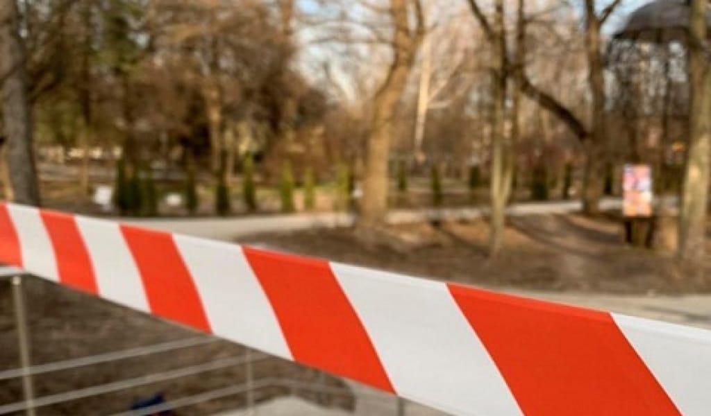 "КӨРІНБЕЙТІН ЖАУ": КАРАНТИНГЕ ЖАБЫЛҒАН САЯЖАЙ ТҰРҒЫНЫ СҰХБАТ БЕРДІ