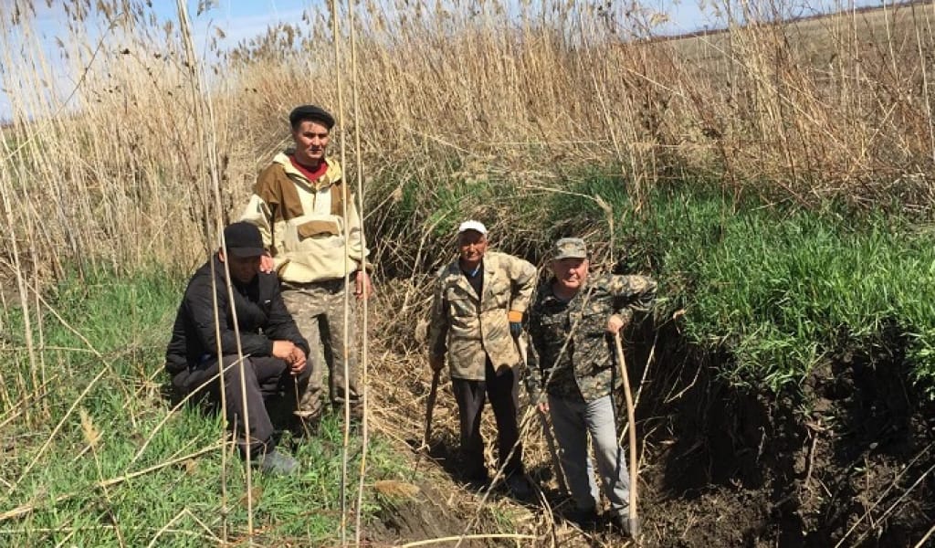 "ҚАРАП ЖАТҚАН ЖОҚПЫЗ": ТАЛҒАР АУДАНЫНДА СУ АРНАЛАРЫ ТАЗАРТЫЛДЫ