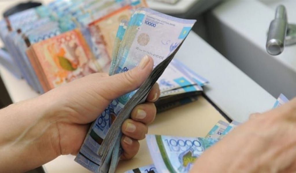 "42 МЫҢ 500 ТЕҢГЕ - КЕЗ КЕЛГЕН ОТБАСЫҒА КӨМЕК": ТҰРҒЫНДАР ПІКІРІ