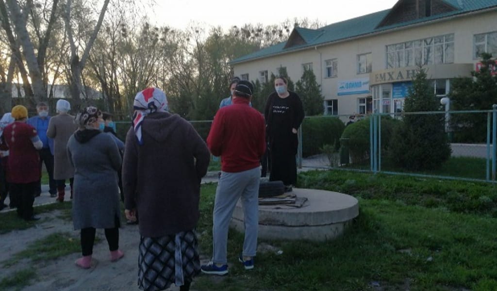 "ЕСІК-ТЕРЕЗЕЛЕРДІ БҰЗҒАН": ҚАРАСАЙ АУДАНЫНДА АУЫЛ ТҰРҒЫНДАРЫ НАРАЗЫЛЫҚҚА ШЫҚТЫ