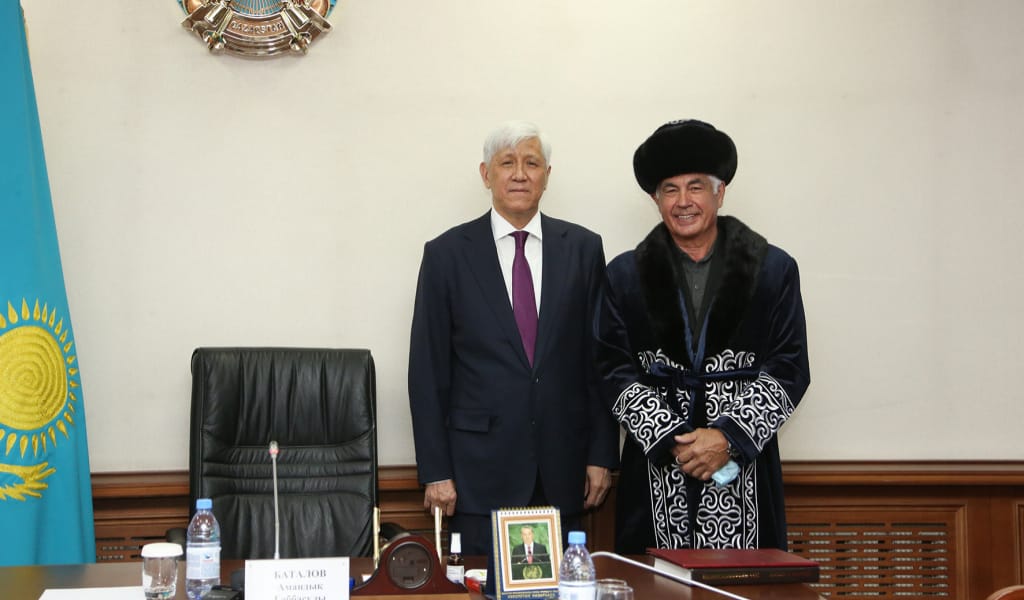 АМАНДЫҚ БАТАЛОВ ЖОЛ ҚҰРЫЛЫСЫН ЖАНДАНДЫРҒАН АРДАГЕРДІ ҚҰТТЫҚТАДЫ