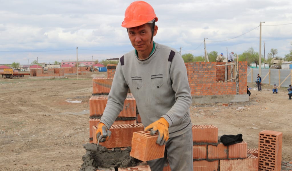 "КҮЗДЕ БЕРІЛІП ҚАЛАР": ҮШТӨБЕ ҚАЛАСЫНДА ШАҒЫНАУДАН САЛЫНЫП ЖАТЫР