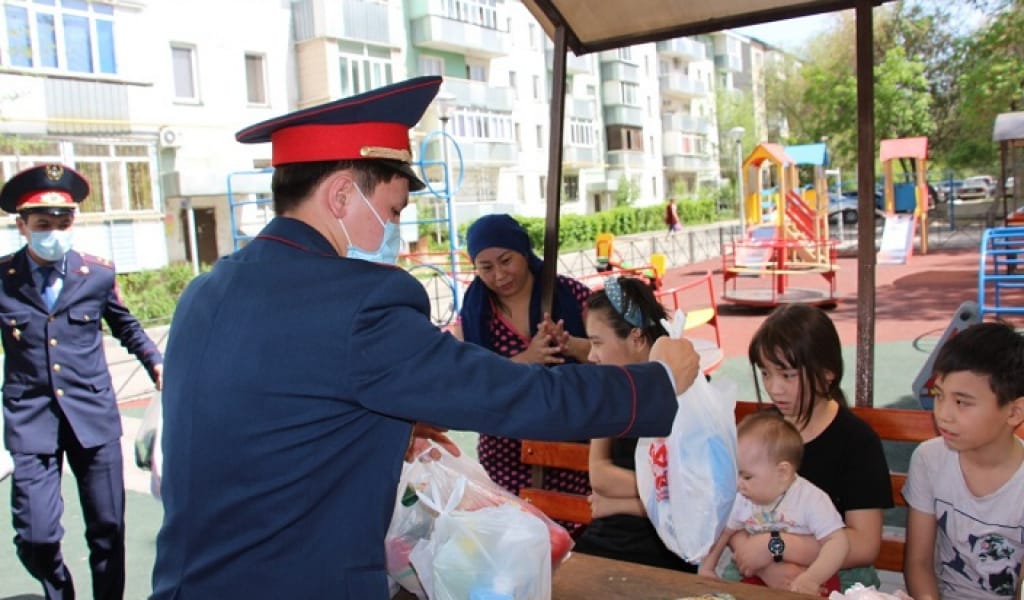 ТАЛДЫҚОРҒАНДЫҚ ПОЛИЦЕЙЛЕР КӨПБАЛАЛЫ АНАҒА КӨМЕК ҚОЛЫН СОЗДЫ