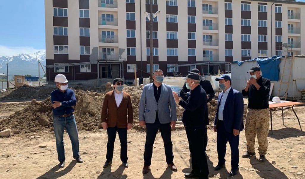"90 ПАЙЫЗЫ ДАЙЫН": ТАЛҒАР АУДАНЫНЫҢ ӘКІМІ ЖАҢА ТҰРҒЫН ҮЙЛЕРДІҢ САПАСЫМЕН ТАНЫСТЫ