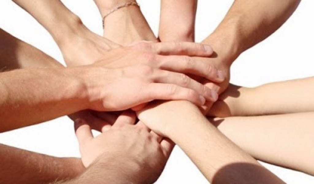 ЕРІКТІЛЕР ТӘУЛІК БОЙЫ ПОСТ ҚЫЗМЕТКЕРЛЕРІНЕ АС-АУҚАТ ЖЕТКІЗЕДІ