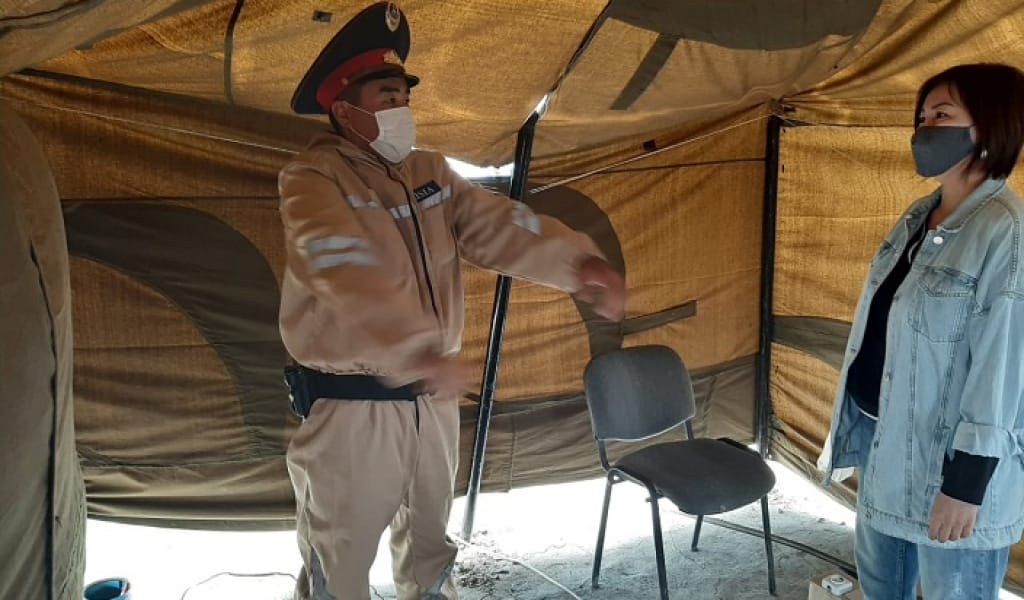 БЛОК-БЕКЕТТЕ ТҰРҒАН ПОЛИЦЕЙЛЕРГЕ ПСИХОЛОГИЯЛЫҚ КӨМЕК КӨРСЕТІЛЕДІ