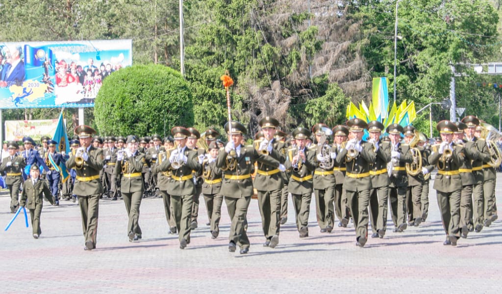 ҚАРУЛЫ КҮШТЕР "МЕН - ҚАЗАҚПЫН!" ӘНІН ШЫРҚАҒАНДЫ ҰНАТАДЫ