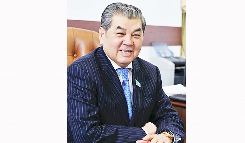 "ЖАРАЛҒАН ЖАРЫҒЫМСЫҢ АҚ ТІЛЕКТЕН": ҚУАНЫШ СҰЛТАНОВ 75 ЖАСҚА ТОЛДЫ