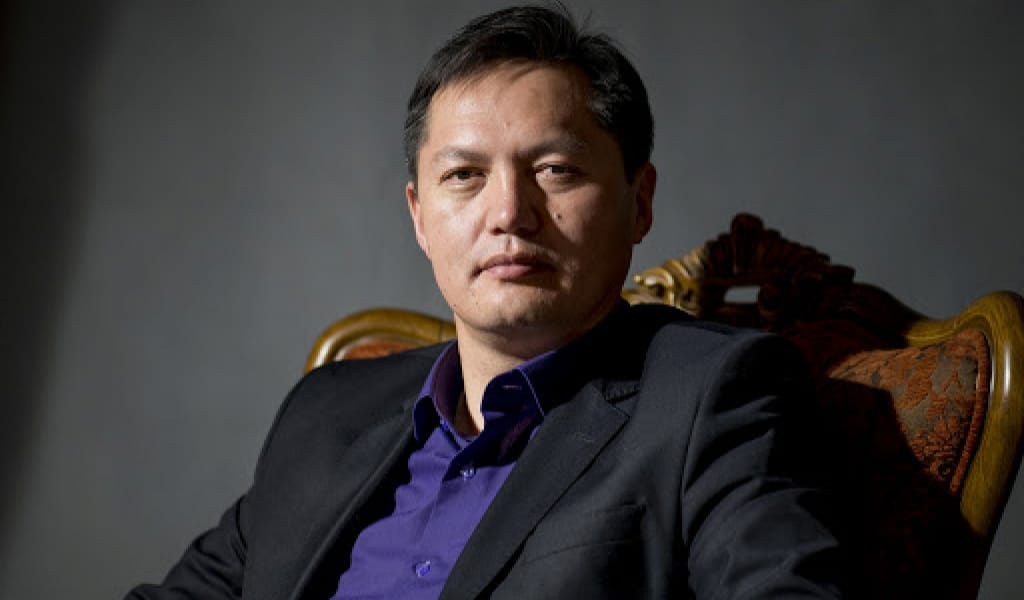 БЕЛГІЛІ ТЕЛЕЖУРНАЛИСТ БЕЙСЕН ҚҰРАНБЕК ДҮНИЕ САЛДЫ