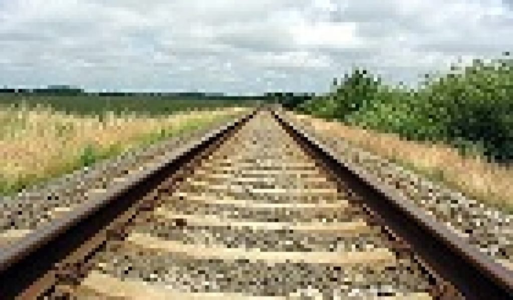 ҚАРАСАЙ АУДАНЫНДАҒЫ ТЕМІРЖОЛ ӨТКЕЛІНДЕ ЕКІ ТЕХНИКА СОҚТЫҒЫСТЫ