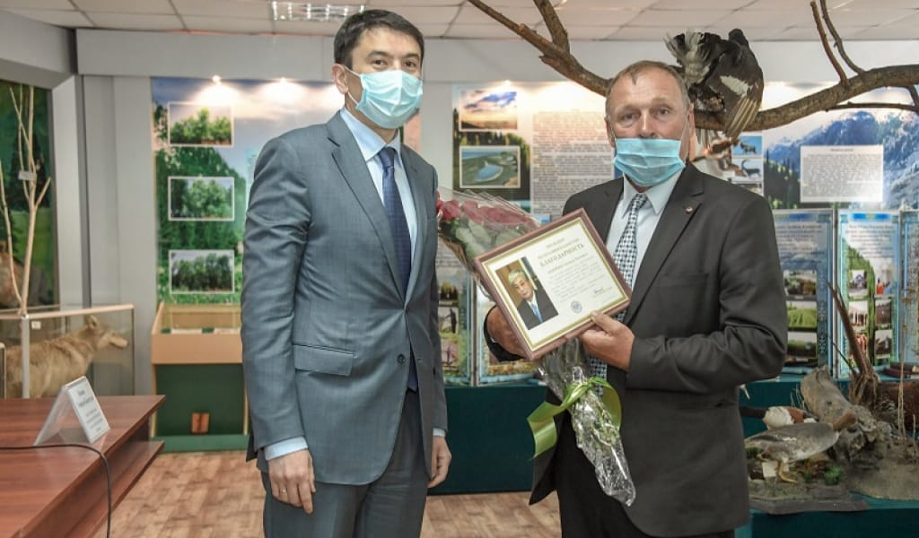 ПРЕЗИДЕНТ БРАКОНЬЕРЛІКПЕН КҮРЕСКЕН ИНСПЕКТОРҒА АЛҒЫС ХАТ ЖОЛДАДЫ