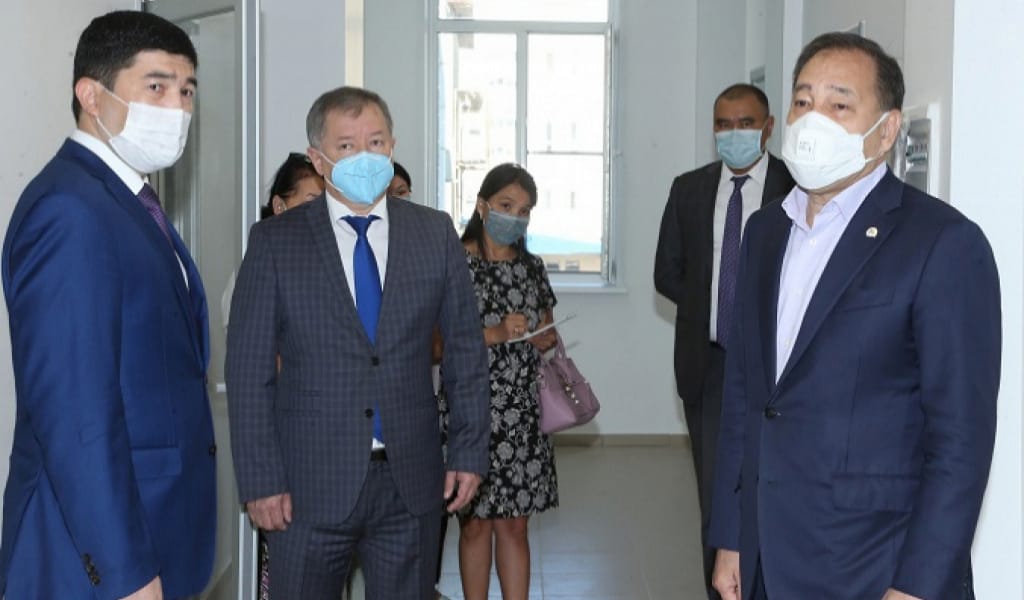 ТАЛДЫҚОРҒАН: ҮКІМЕТ БАСШЫСЫНЫҢ ОРЫНБАСАРЫ МЕДИЦИНАЛЫҚ ЗЕРТХАНАМЕН ТАНЫСТЫ