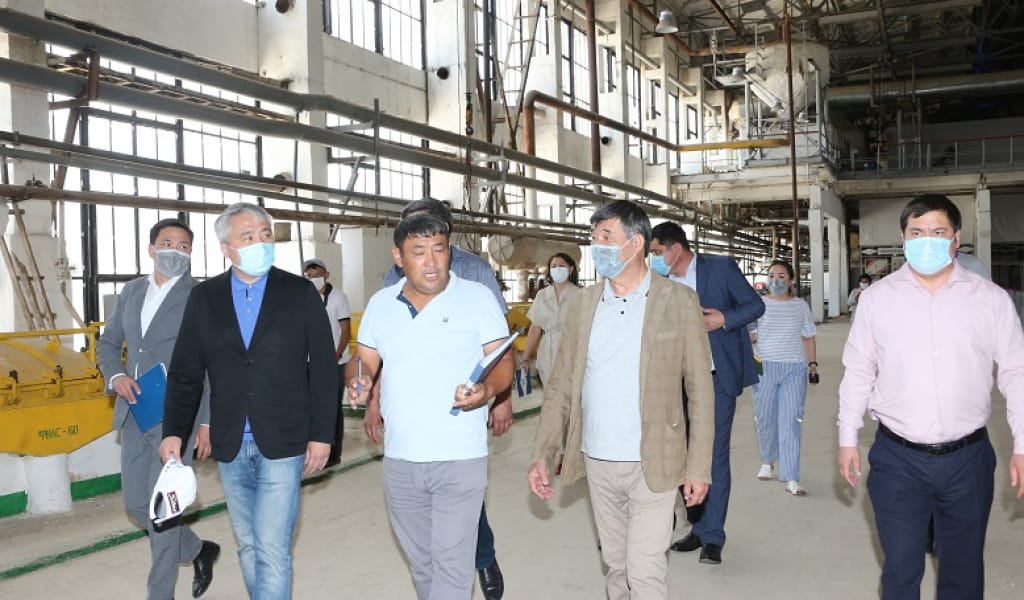 ОБЛЫС ӘКІМІНІҢ ОРЫНБАСАРЫ ҚАНТ ЗАУЫТЫНЫҢ ЖҰМЫСШЫЛАРЫМЕН КЕЗДЕСТІ