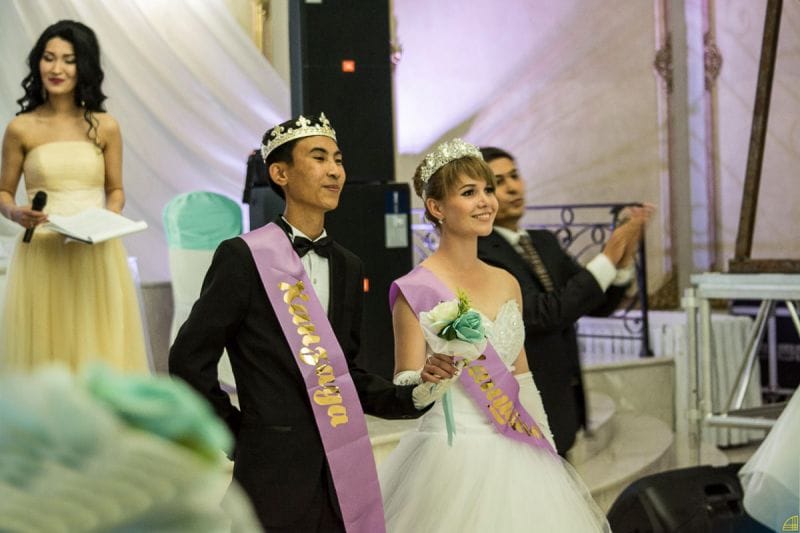 Мың бұрала биледі