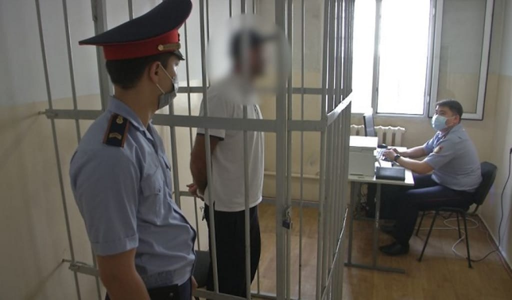 АЛМАТЫ ОБЛЫСЫНДА 84 ЖАСТАҒЫ ҚАРИЯНЫ ПЫШАҚТАҒАН ҚЫЛМЫСТЫҚ ТОП ҰСТАЛДЫ