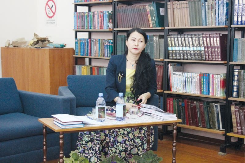 Ақ қанат жыр қалықтады