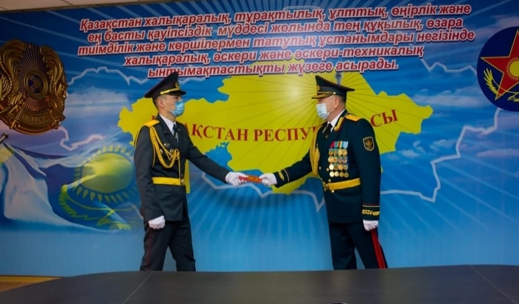 ОФИЦЕР АТАНДЫ: ҚЫРҒЫЗСТАНДЫҚ КУРСАНТТАР ДА БАР