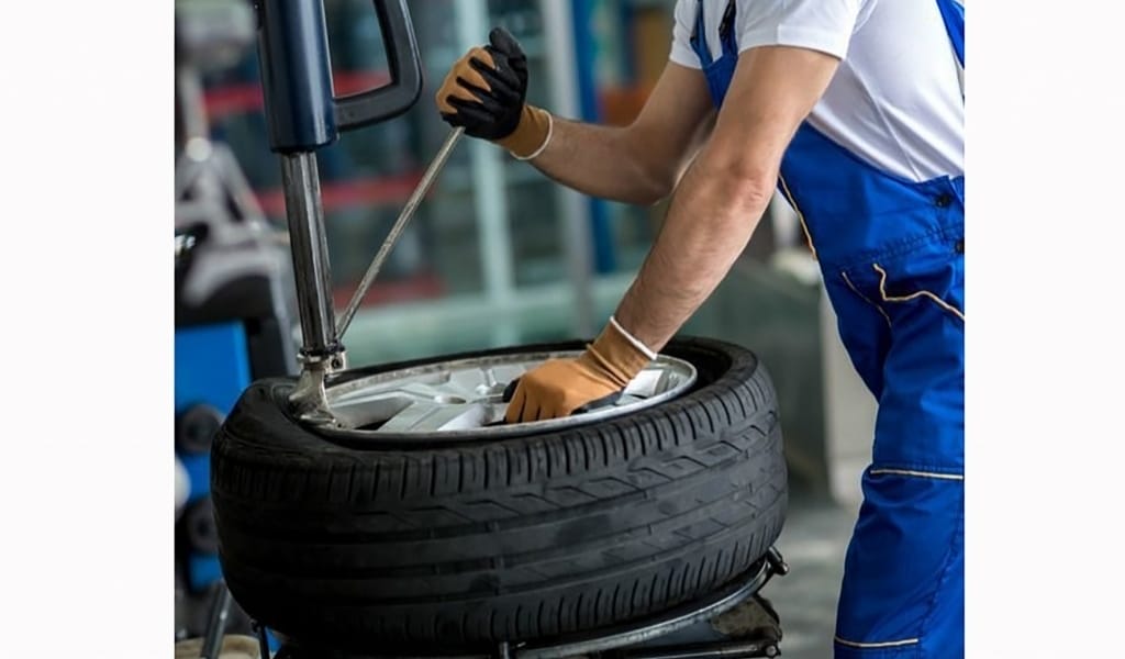 КӨЛІКТІҢ ТЕСІЛГЕН БАЛЛОНДАРЫ ЖЕЛІМДЕЛЕДІ: ЖЕДЕЛ ТЕХНИКАЛЫҚ ОРТАЛЫҚ