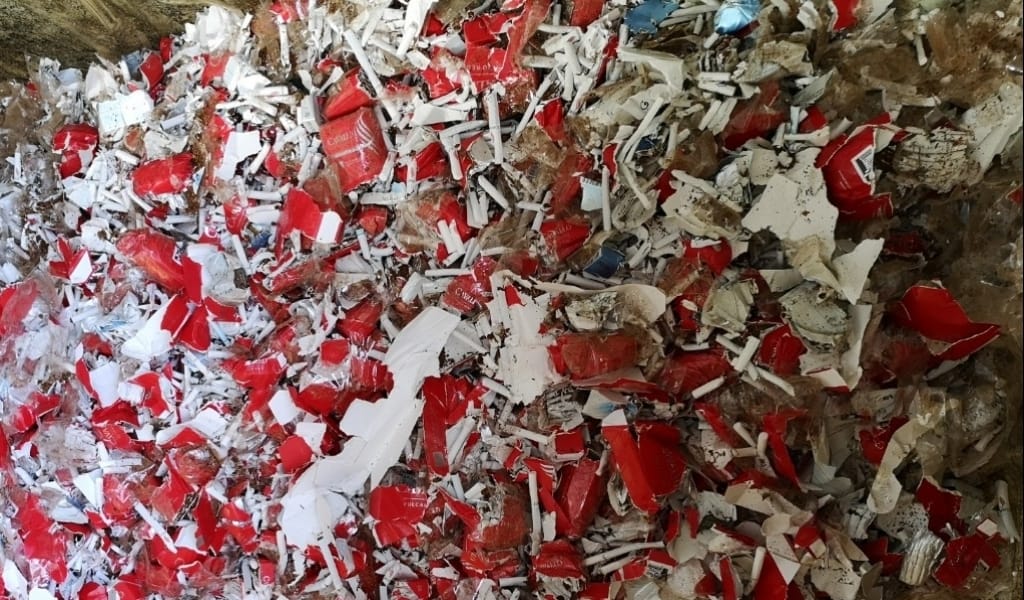 КОНТРАБАНДАЛЫҚ ТАУАР: ТЕМЕКІ МЕН АВТОКӨЛІК ШИНАЛАРЫ ЖОЙЫЛДЫ