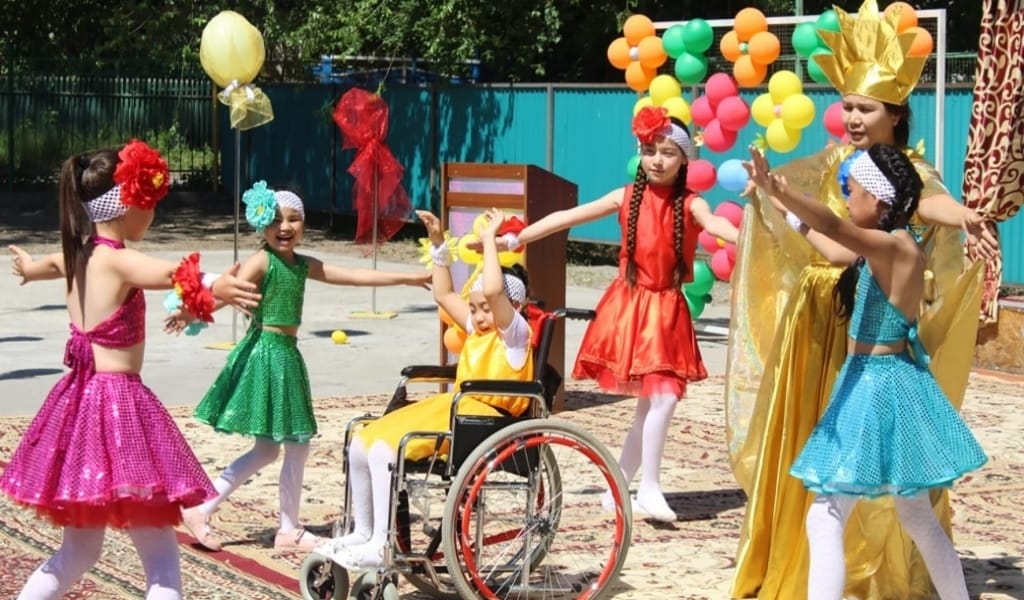 АҚЫСЫЗ КӨМЕК КӨРСЕТЕДІ: МҮМКІНДІГІ ШЕКТЕУЛІ БАЛАЛАРҒА АРНАЛҒАН ОРТАЛЫҚ