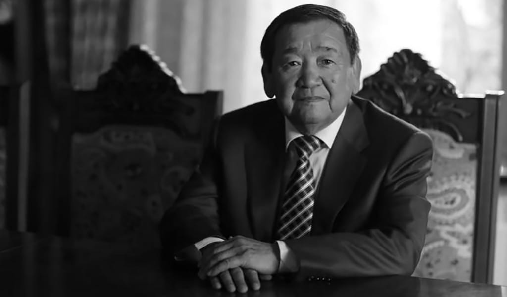 «ҚАЙҒЫРЫП КӨҢІЛ АЙТАМЫЗ!»: ЖАҚСЫЛЫҚ ҮШКЕМПІРОВ ӨМІРДЕН ОЗДЫ