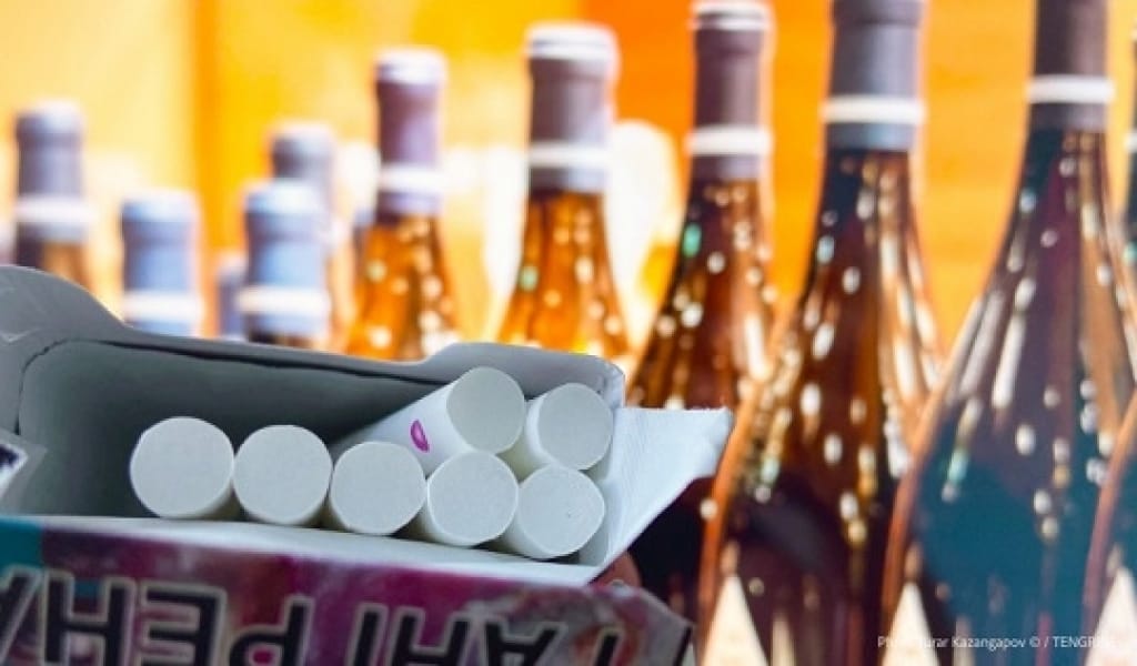 ЖАҢА ЗАҢ: ТЕМЕКІ МЕН АЛКОГОЛЬ ӨНІМДЕРІН САТЫП АЛАРДА ЖЕКЕ КУӘЛІК КӨРСЕТЕСІЗ