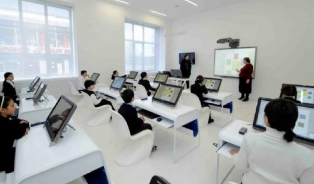 ҮКІМЕТ: 500 МЫҢ ОҚУШЫ ТЕГІН КОМПЬЮТЕРМЕН ҚАМТАМАСЫЗ ЕТІЛЕДІ