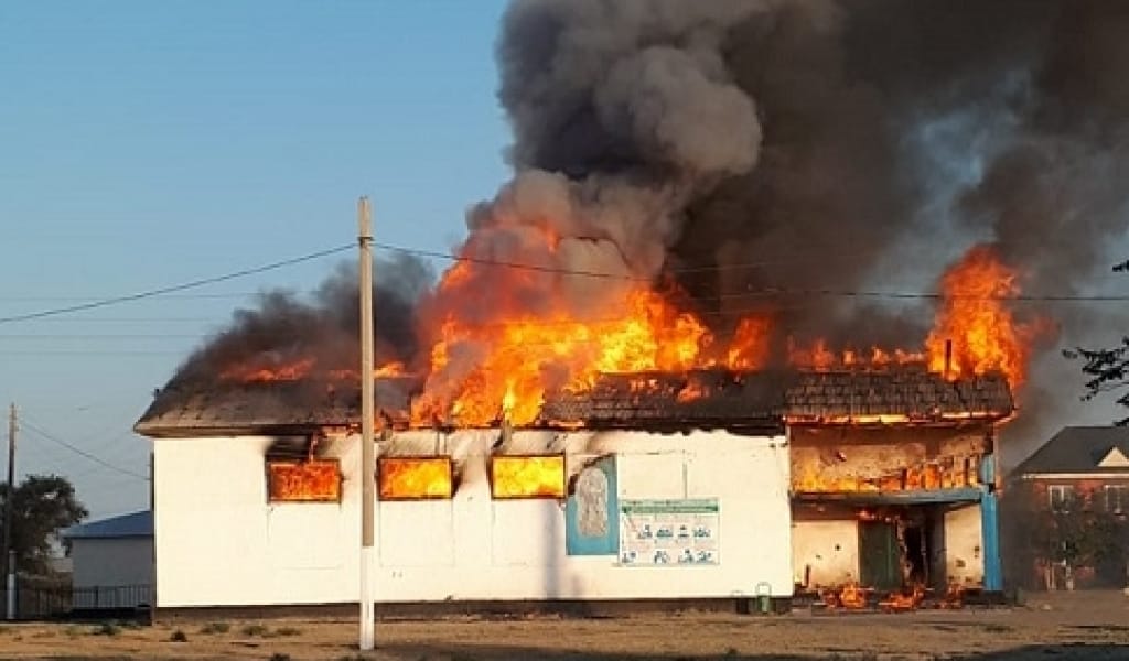 ҚАРАТАЛ АУДАНЫНДАҒЫ МӘДЕНИЕТ ҮЙІ ТҰТАСТАЙ ЖАНЫП КЕТТІ