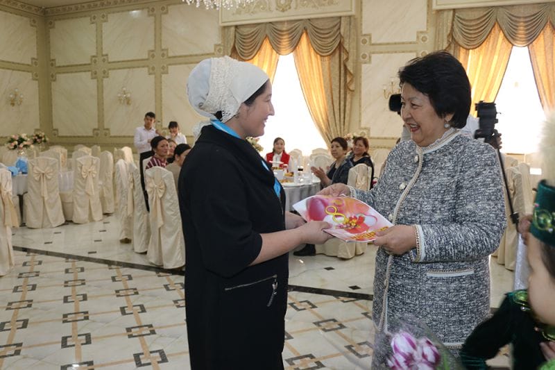 "Алтын алқа" тақты