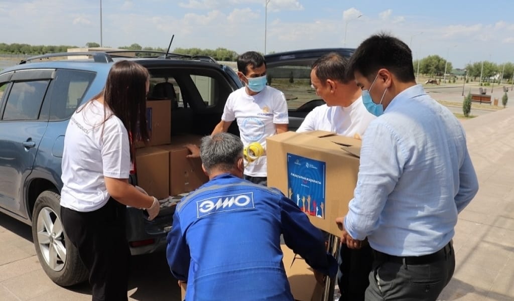 ЖЕТІСУ КӘСІПКЕРЛЕРІ МҰҚТАЖ ОТБАСЫЛАРҒА АЗЫҚ-ТҮЛІК ҚОРАБЫН ТАРАТТЫ