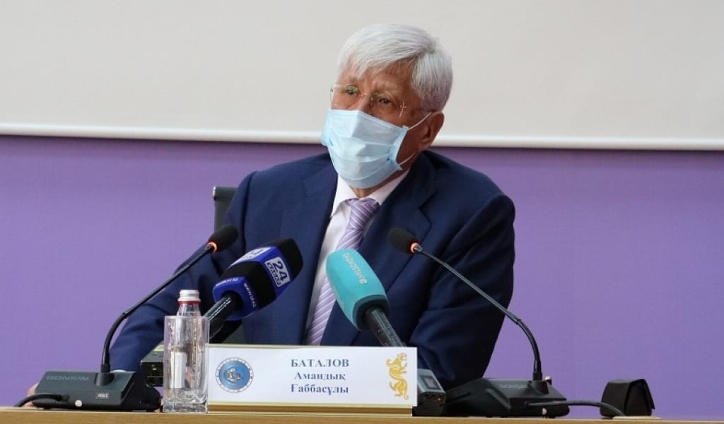 АМАНДЫҚ БАТАЛОВ: "МЕКТЕП ОҚУШЫЛАРЫ ТӨРТ БАҒЫТ БОЙЫНША БІЛІМ АЛАДЫ"
